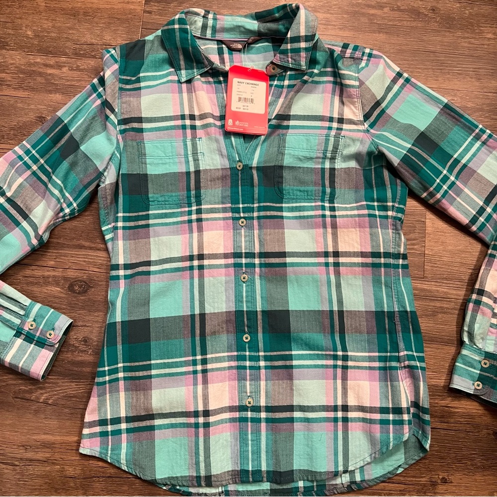 The North Face Women’s Medium Button Up Long Sleeve NWT - Picture 5 of 7